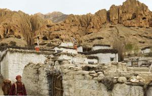 Mysteries of ancient caves in Mustang